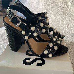 Gorgeous T strap black croc leather with pearl and stud details sz 8
